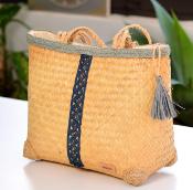 Sac en jonc artisanal dentelle naturel gris bleu de Madagascar