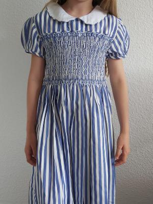 Robe fille à smocks col rond manche courte modèle 8