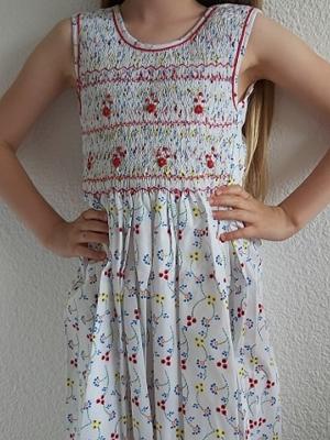 Robe fille à smocks sans manche modèle 3