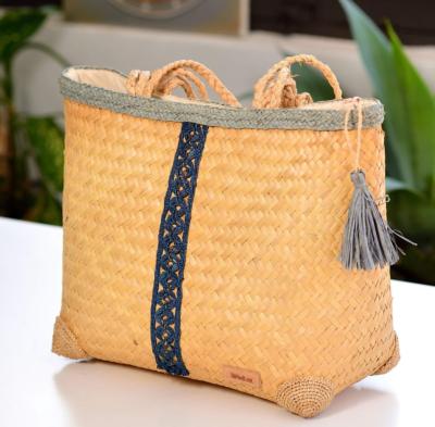 Sac en jonc artisanal dentelle naturel gris bleu de Madagascar