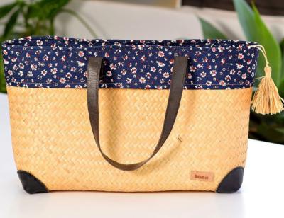 Sac en jonc artisanal fleuri cuir noir de Madagascar