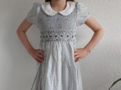 Robe fille à smocks col rond manche courte modèle 6