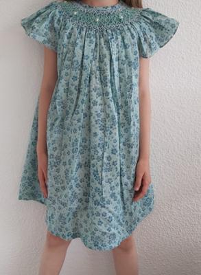 Robe fille à smocks taille haute fleurie modèle 1