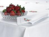 Nappe De Table Blanche Brodée Main - Motif Hibiscus Saumon - 140x220 Cm - Coton - Fabriquée à Madagascar