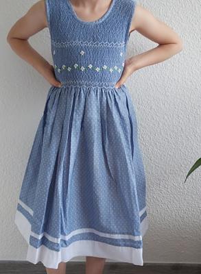 Robe fille à smocks sans manche modèle 2