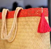 Sac en jonc artisanal dentelle naturel rouge de Madagascar