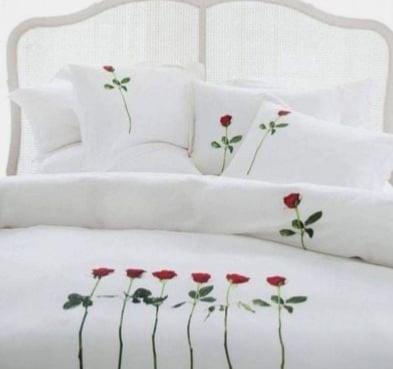 Housse de couette brodée à la main motif tige rose rouge