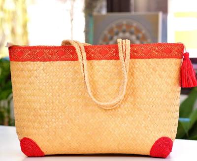 Sac en jonc artisanal dentelle naturel rouge de Madagascar