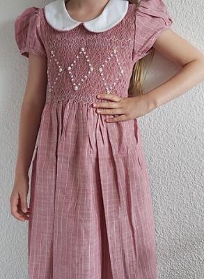 Robe fille à smocks col rond manche courte modèle 3